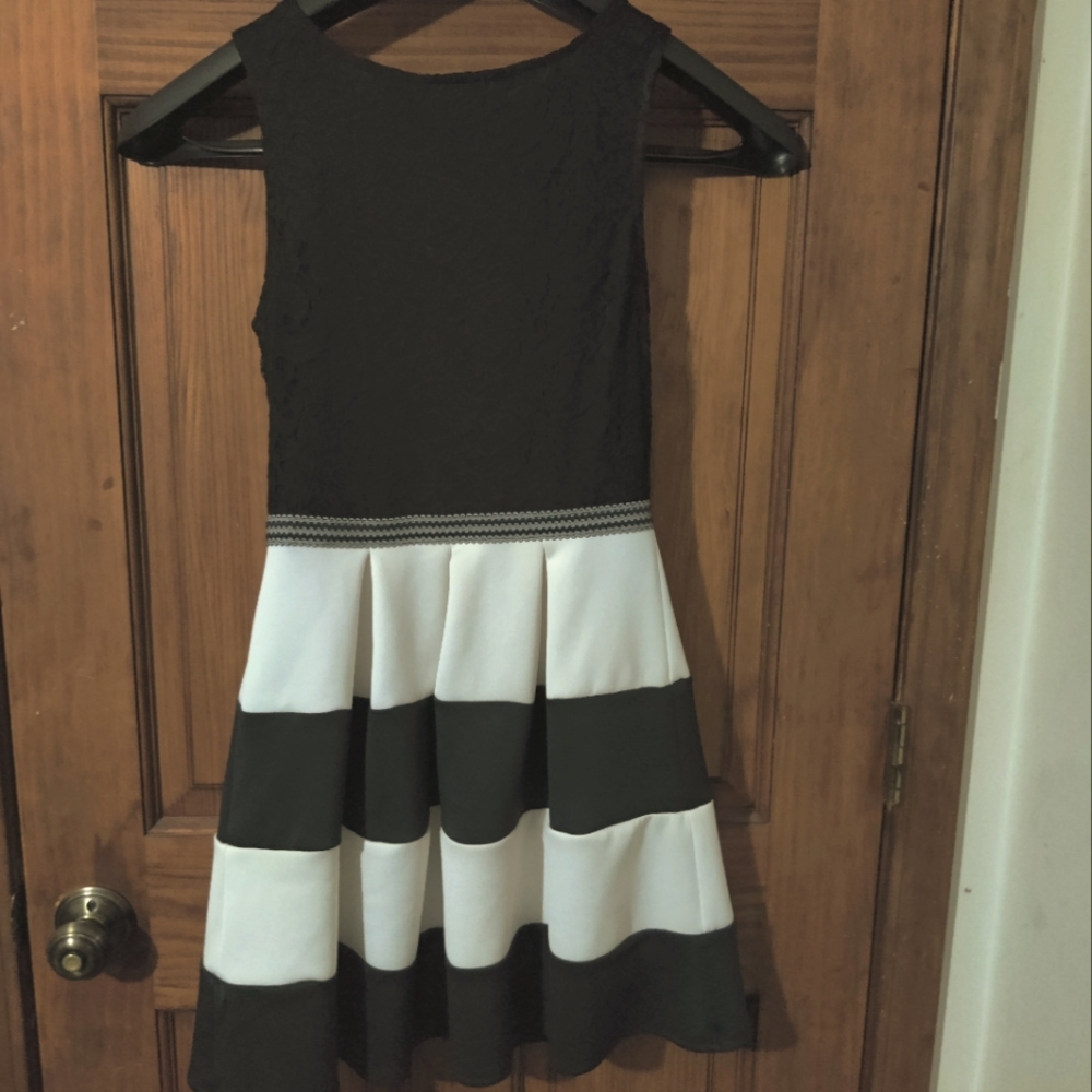 Speechless size small black and white dress